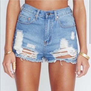 High waisted destroyed shorts